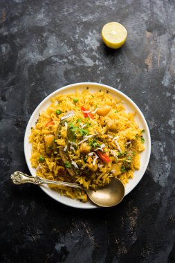 Masala pirinç veya masale bhat - baharatlı sebze kızarmış pilav / biryani veya Pulav genellikle sırasında yapılan düğün durumlarda maharashtra, Hindistan