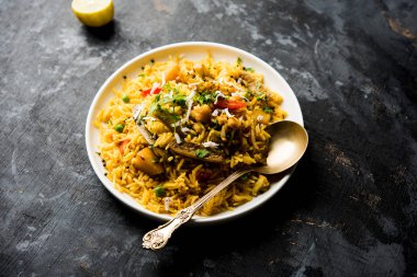 Masala pirinç veya masale bhat - baharatlı sebze kızarmış pilav / biryani veya Pulav genellikle sırasında yapılan düğün durumlarda maharashtra, Hindistan