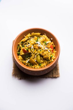 Masala pirinç veya masale bhat - baharatlı sebze kızarmış pilav / biryani veya Pulav genellikle sırasında yapılan düğün durumlarda maharashtra, Hindistan