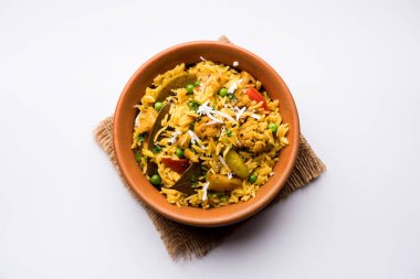 Masala pirinç veya masale bhat - baharatlı sebze kızarmış pilav / biryani veya Pulav genellikle sırasında yapılan düğün durumlarda maharashtra, Hindistan