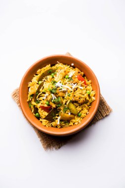 Masala pirinç veya masale bhat - baharatlı sebze kızarmış pilav / biryani veya Pulav genellikle sırasında yapılan düğün durumlarda maharashtra, Hindistan