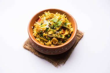 Masala pirinç veya masale bhat - baharatlı sebze kızarmış pilav / biryani veya Pulav genellikle sırasında yapılan düğün durumlarda maharashtra, Hindistan