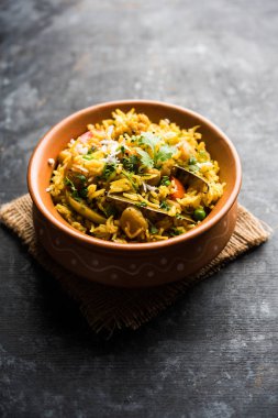 Masala pirinç veya masale bhat - baharatlı sebze kızarmış pilav / biryani veya Pulav genellikle sırasında yapılan düğün durumlarda maharashtra, Hindistan