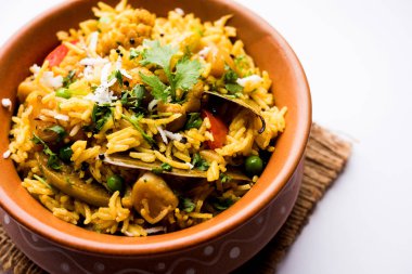 Masala pirinç veya masale bhat - baharatlı sebze kızarmış pilav / biryani veya Pulav genellikle sırasında yapılan düğün durumlarda maharashtra, Hindistan