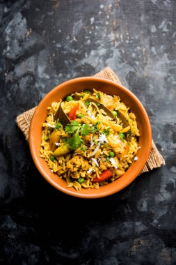 Masala pirinç veya masale bhat - baharatlı sebze kızarmış pilav / biryani veya Pulav genellikle sırasında yapılan düğün durumlarda maharashtra, Hindistan