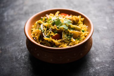 Masala pirinç veya masale bhat - baharatlı sebze kızarmış pilav / biryani veya Pulav genellikle sırasında yapılan düğün durumlarda maharashtra, Hindistan