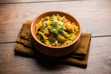 Masala pirinç veya masale bhat - baharatlı sebze kızarmış pilav / biryani veya Pulav genellikle sırasında yapılan düğün durumlarda maharashtra, Hindistan