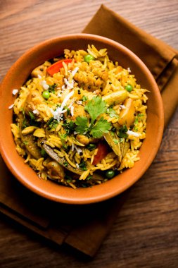 Masala pirinç veya masale bhat - baharatlı sebze kızarmış pilav / biryani veya Pulav genellikle sırasında yapılan düğün durumlarda maharashtra, Hindistan