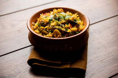 Masala pirinç veya masale bhat - baharatlı sebze kızarmış pilav / biryani veya Pulav genellikle sırasında yapılan düğün durumlarda maharashtra, Hindistan