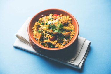 Masala pirinç veya masale bhat - baharatlı sebze kızarmış pilav / biryani veya Pulav genellikle sırasında yapılan düğün durumlarda maharashtra, Hindistan