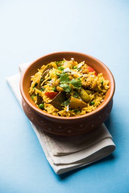 Masala pirinç veya masale bhat - baharatlı sebze kızarmış pilav / biryani veya Pulav genellikle sırasında yapılan düğün durumlarda maharashtra, Hindistan