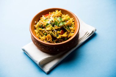 Masala pirinç veya masale bhat - baharatlı sebze kızarmış pilav / biryani veya Pulav genellikle sırasında yapılan düğün durumlarda maharashtra, Hindistan