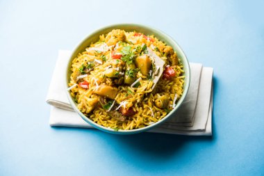 Masala pirinç veya masale bhat - baharatlı sebze kızarmış pilav / biryani veya Pulav genellikle sırasında yapılan düğün durumlarda maharashtra, Hindistan