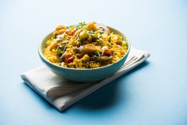 Masala pirinç veya masale bhat - baharatlı sebze kızarmış pilav / biryani veya Pulav genellikle sırasında yapılan düğün durumlarda maharashtra, Hindistan