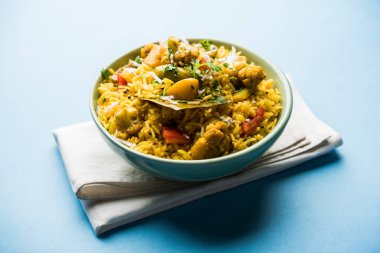 Masala pirinç veya masale bhat - baharatlı sebze kızarmış pilav / biryani veya Pulav genellikle sırasında yapılan düğün durumlarda maharashtra, Hindistan