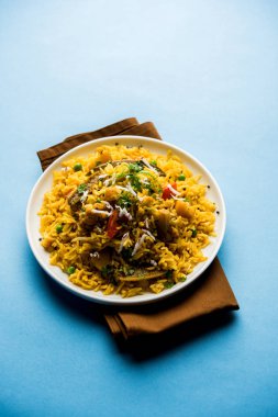 Masala pirinç veya masale bhat - baharatlı sebze kızarmış pilav / biryani veya Pulav genellikle sırasında yapılan düğün durumlarda maharashtra, Hindistan