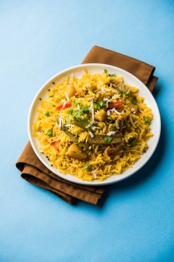 Masala pirinç veya masale bhat - baharatlı sebze kızarmış pilav / biryani veya Pulav genellikle sırasında yapılan düğün durumlarda maharashtra, Hindistan