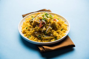Masala pirinç veya masale bhat - baharatlı sebze kızarmış pilav / biryani veya Pulav genellikle sırasında yapılan düğün durumlarda maharashtra, Hindistan
