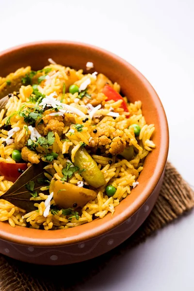 Masala Pirinç Veya Masale Bhat Baharatlı Sebze Kızarmış Pilav Biryani — Stok fotoğraf