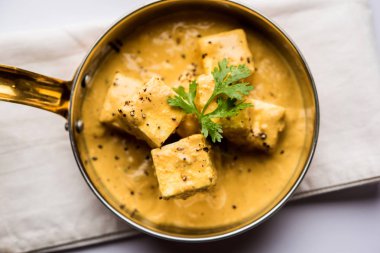 Malai veya achari Paneer içinde kırbaçlanan krem kullanılarak yapılan bir et suyu. bir hizmet tava servis. seçici odak