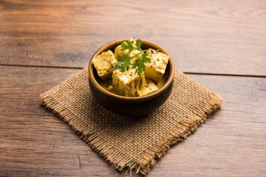 Malai veya achari Paneer içinde kırbaçlanan krem kullanılarak yapılan bir et suyu. bir hizmet tava servis. seçici odak