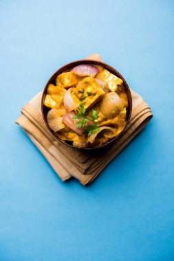 Paneer yapmak Pyaza dolu bir sos soğan süzme peynir küpleri kullanarak bir popüler punjabi vejetaryen reçetedir