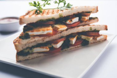 Paneer sandviç - Hint süzme peynir ve sebze ve Hint turşusu kullanma