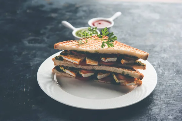 Paneer sandviç - Hint süzme peynir ve sebze ve Hint turşusu kullanma