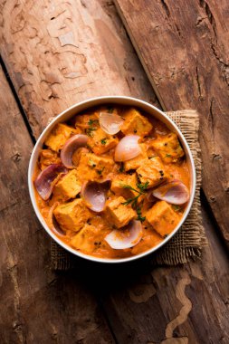 Paneer yapmak Pyaza dolu bir sos soğan süzme peynir küpleri kullanarak bir popüler punjabi vejetaryen reçetedir