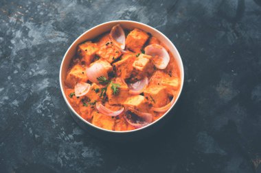 Paneer yapmak Pyaza dolu bir sos soğan süzme peynir küpleri kullanarak bir popüler punjabi vejetaryen reçetedir