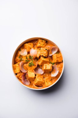 Paneer yapmak Pyaza dolu bir sos soğan süzme peynir küpleri kullanarak bir popüler punjabi vejetaryen reçetedir