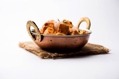 Paneer yapmak Pyaza dolu bir sos soğan süzme peynir küpleri kullanarak bir popüler punjabi vejetaryen reçetedir