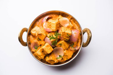 Paneer yapmak Pyaza dolu bir sos soğan süzme peynir küpleri kullanarak bir popüler punjabi vejetaryen reçetedir