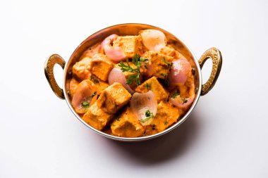 Paneer yapmak Pyaza dolu bir sos soğan süzme peynir küpleri kullanarak bir popüler punjabi vejetaryen reçetedir