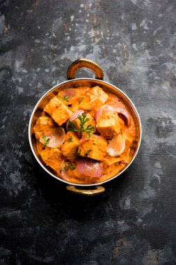 Paneer yapmak Pyaza dolu bir sos soğan süzme peynir küpleri kullanarak bir popüler punjabi vejetaryen reçetedir