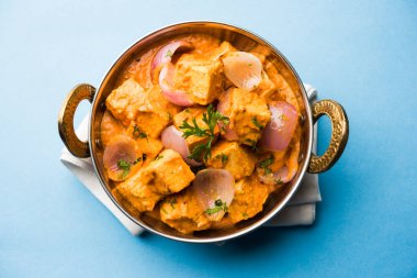 Paneer yapmak Pyaza dolu bir sos soğan süzme peynir küpleri kullanarak bir popüler punjabi vejetaryen reçetedir