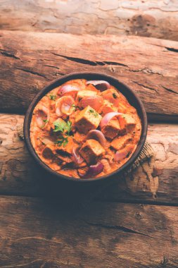 Paneer yapmak Pyaza dolu bir sos soğan süzme peynir küpleri kullanarak bir popüler punjabi vejetaryen reçetedir