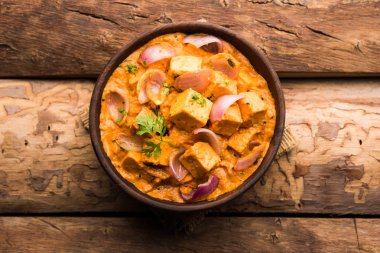 Paneer yapmak Pyaza dolu bir sos soğan süzme peynir küpleri kullanarak bir popüler punjabi vejetaryen reçetedir