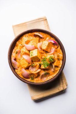 Paneer yapmak Pyaza dolu bir sos soğan süzme peynir küpleri kullanarak bir popüler punjabi vejetaryen reçetedir
