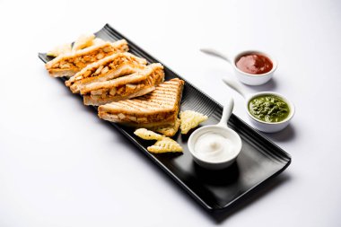 Paneer tikka sandviç - bir sürümüdür popüler Hint turşusu Domates ketçap ile süzme peynir köri kullanarak sandviç nane