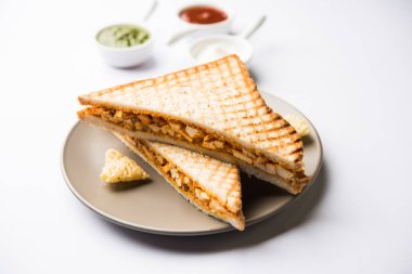 Paneer tikka sandviç - bir sürümüdür popüler Hint turşusu Domates ketçap ile süzme peynir köri kullanarak sandviç nane