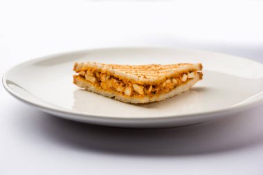 Paneer tikka sandviç - bir sürümüdür popüler Hint turşusu Domates ketçap ile süzme peynir köri kullanarak sandviç nane