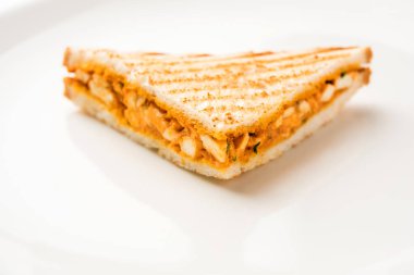 Paneer tikka sandviç - bir sürümüdür popüler Hint turşusu Domates ketçap ile süzme peynir köri kullanarak sandviç nane