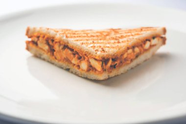 Paneer tikka sandviç - bir sürümüdür popüler Hint turşusu Domates ketçap ile süzme peynir köri kullanarak sandviç nane