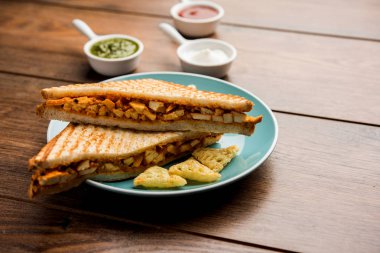 Paneer tikka sandviç - bir sürümüdür popüler Hint turşusu Domates ketçap ile süzme peynir köri kullanarak sandviç nane