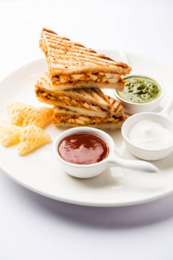 Paneer tikka sandviç - bir sürümüdür popüler Hint turşusu Domates ketçap ile süzme peynir köri kullanarak sandviç nane