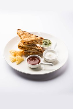 Paneer tikka sandviç - bir sürümüdür popüler Hint turşusu Domates ketçap ile süzme peynir köri kullanarak sandviç nane