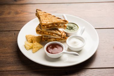 Paneer tikka sandviç - bir sürümüdür popüler Hint turşusu Domates ketçap ile süzme peynir köri kullanarak sandviç nane