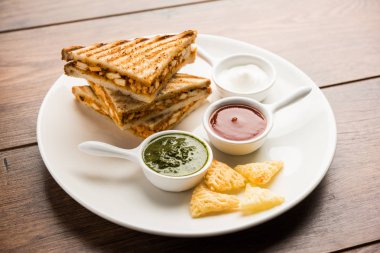 Paneer tikka sandviç - bir sürümüdür popüler Hint turşusu Domates ketçap ile süzme peynir köri kullanarak sandviç nane