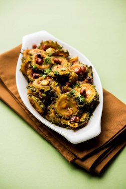 Lezzetli acı kavun köri, Hindistan'dan sağlıklı gıda. seçici odak